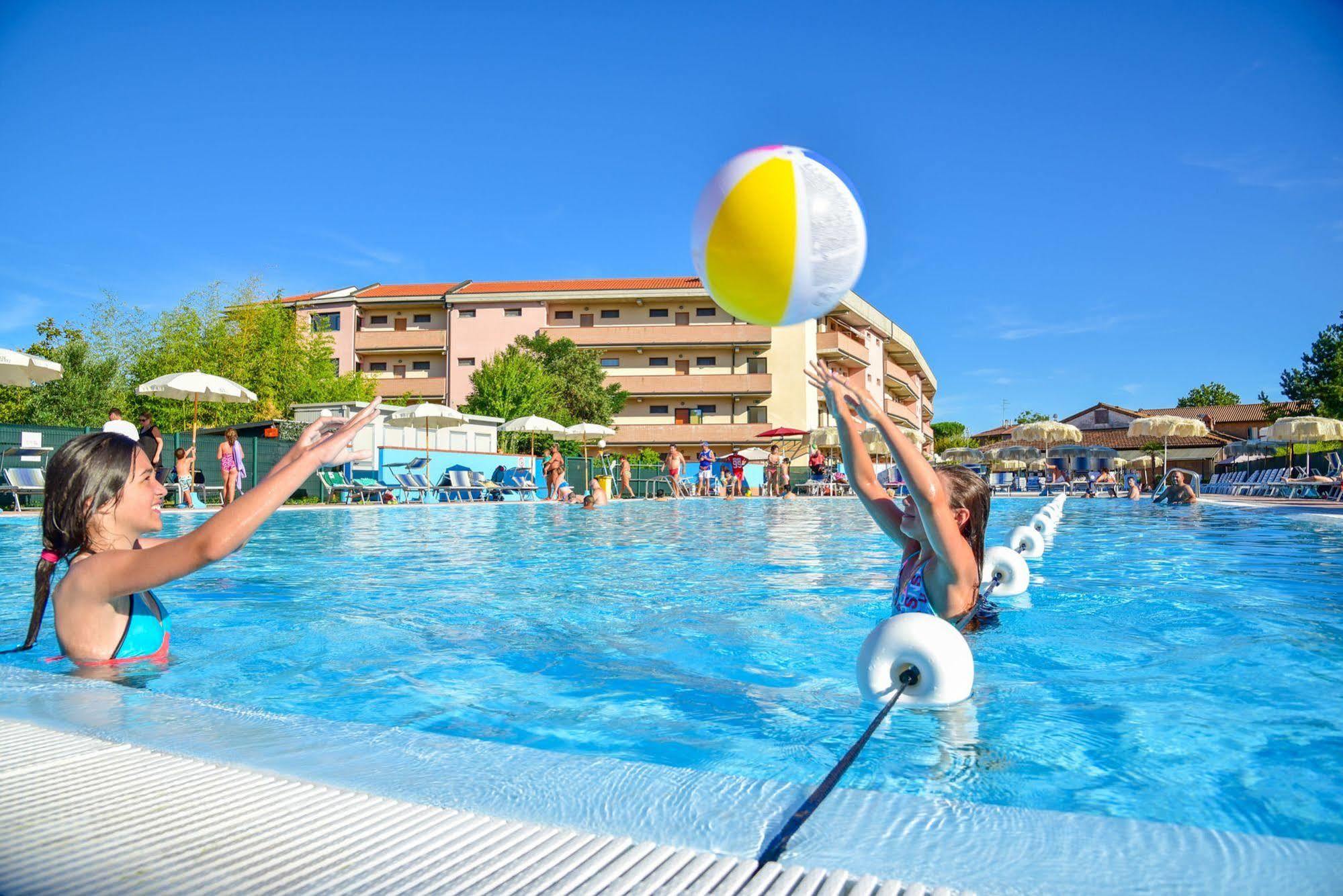 Aparthotel Costa Paradiso ลิโดอาเดรียโน ภายนอก รูปภาพ