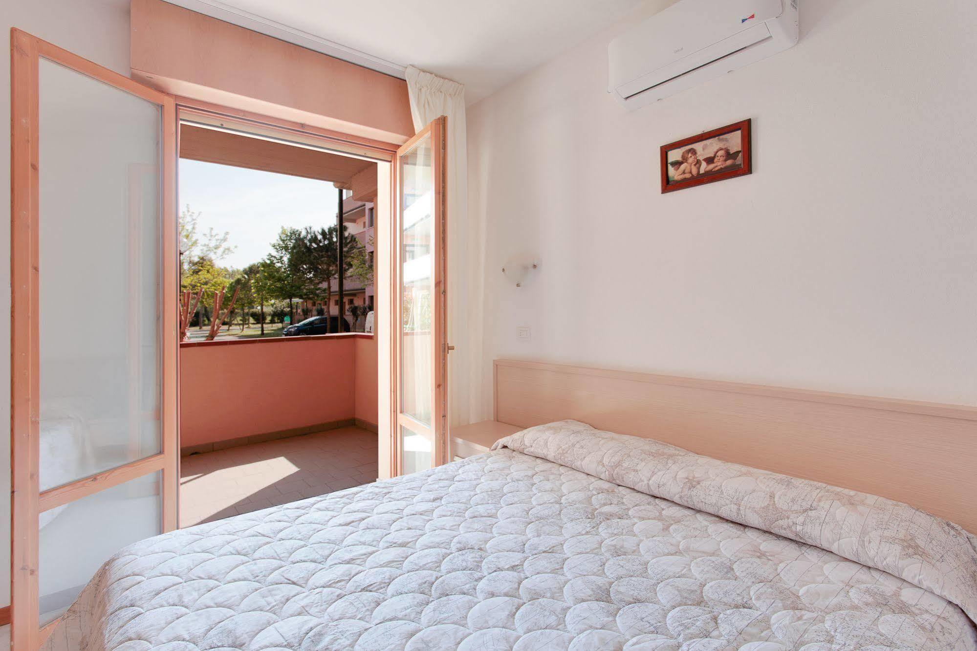 Aparthotel Costa Paradiso ลิโดอาเดรียโน ภายนอก รูปภาพ