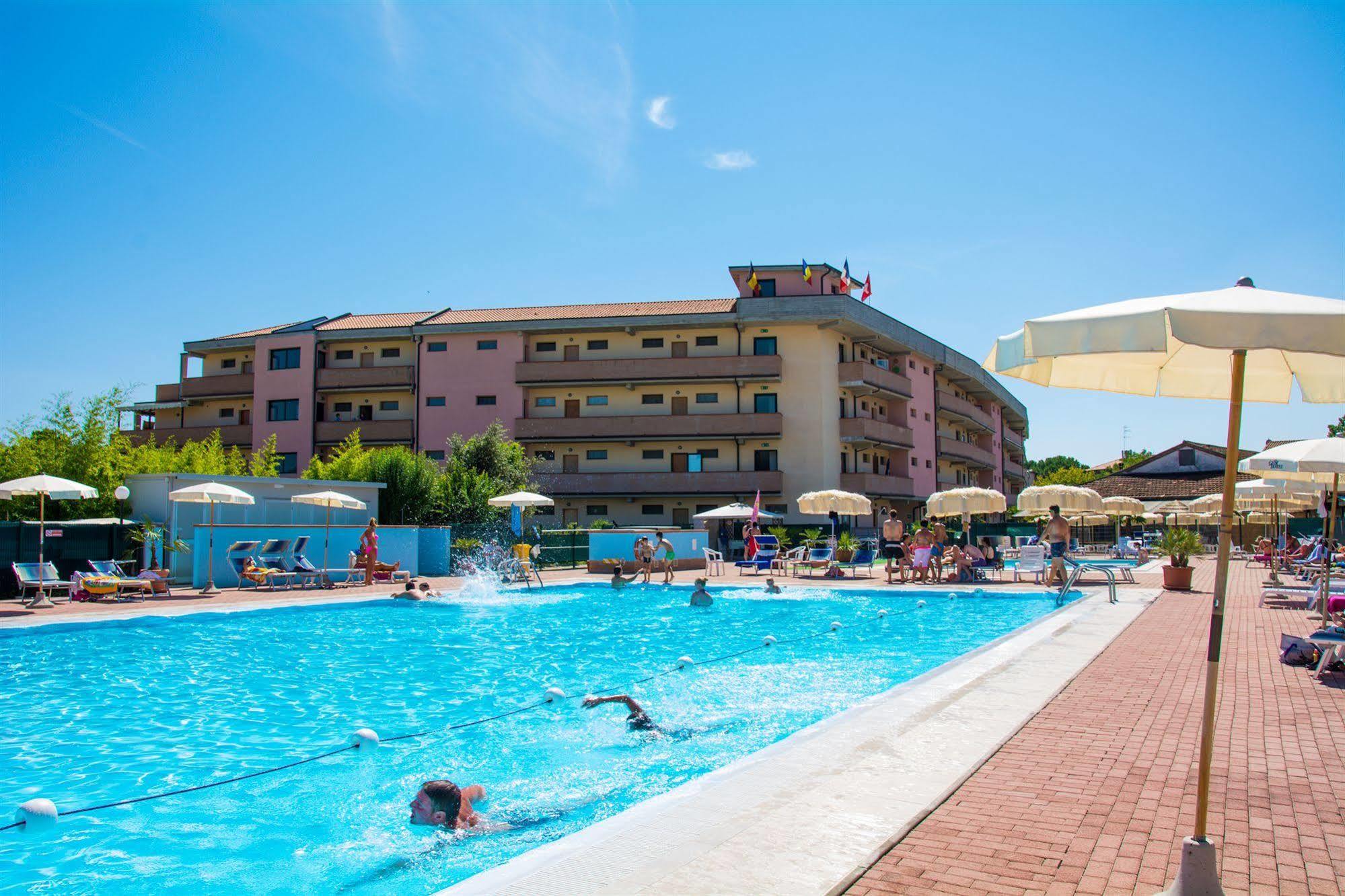 Aparthotel Costa Paradiso ลิโดอาเดรียโน ภายนอก รูปภาพ